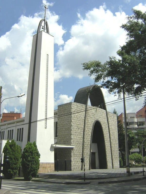 Iglesia de Santa Teresita en Laureles, Medellín