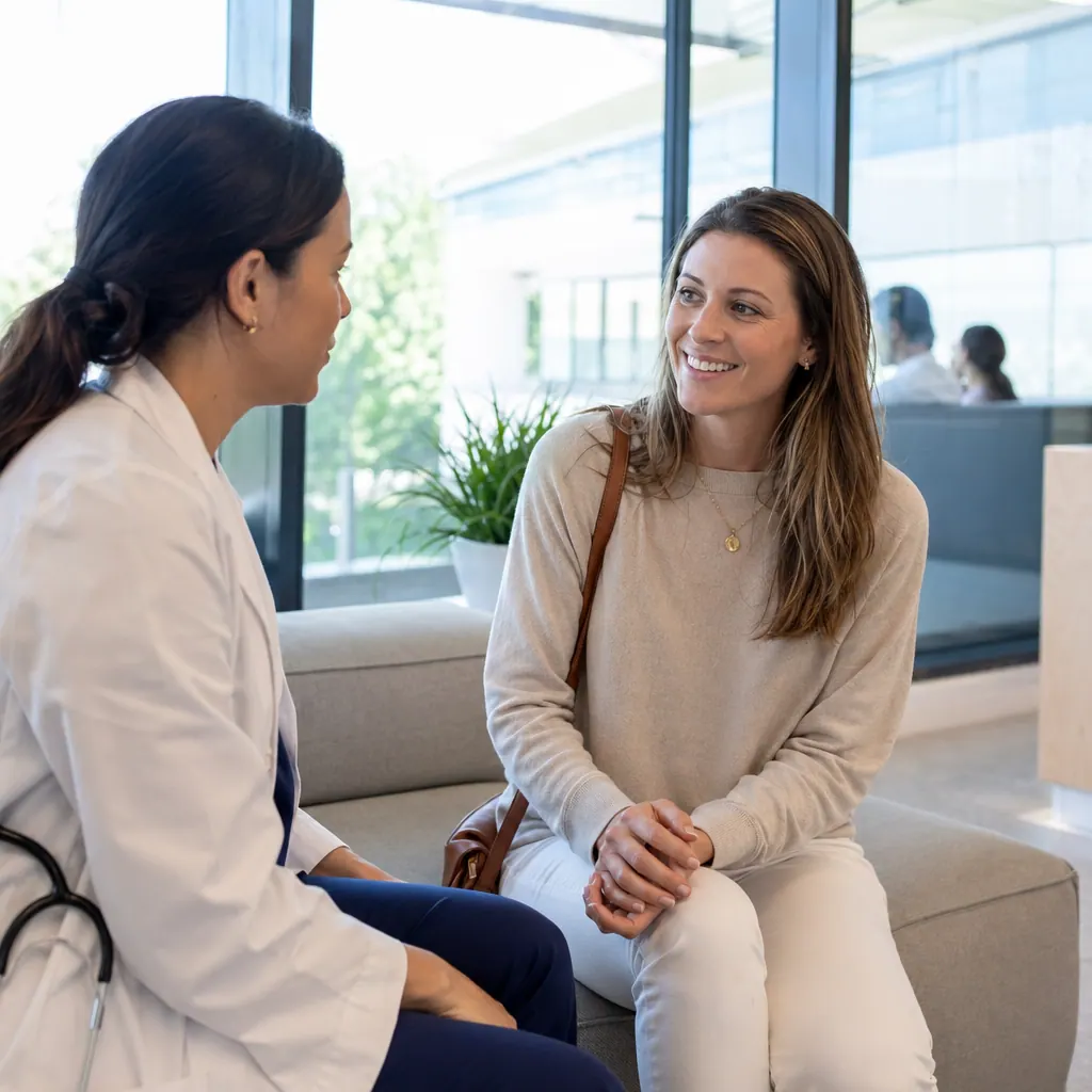 Expat patient consulting with a doctor in a modern private Colombian clinic
