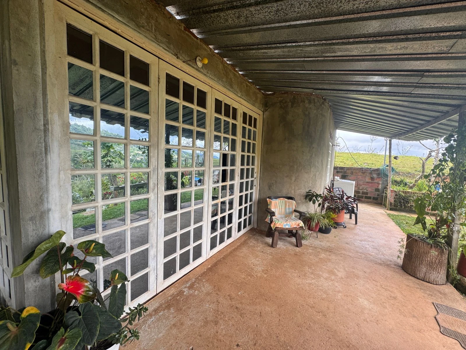 Parcela agrícola 2.670 m² con casa de 132 m² en Cali, linderos a carretera - 3