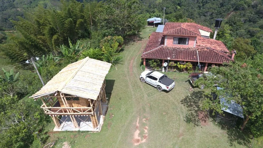 Finca 20 ha productiva - cacao/aguacate/cítricos + 2 casas + lagos — Rionegro Santander $1.300M